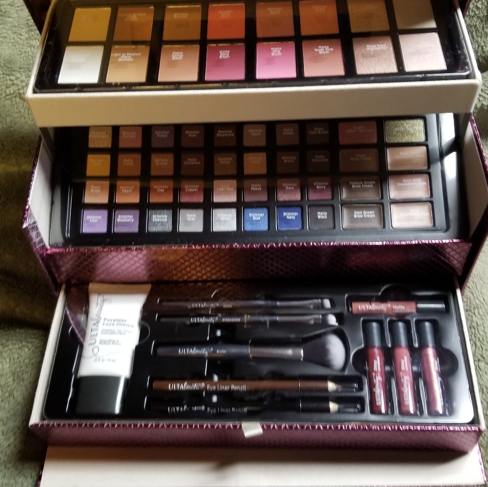 Makeup - Picture 2 of 3